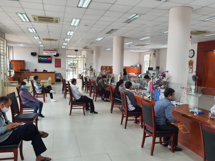 Agribank tích cực chia sẻ khó khăn với người dân, doanh nghiệp - 1