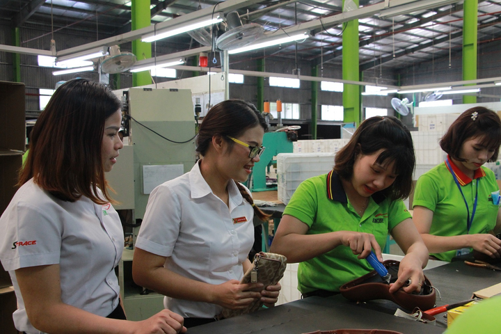 Agribank tích cực chia sẻ khó khăn với người dân, doanh nghiệp - 2