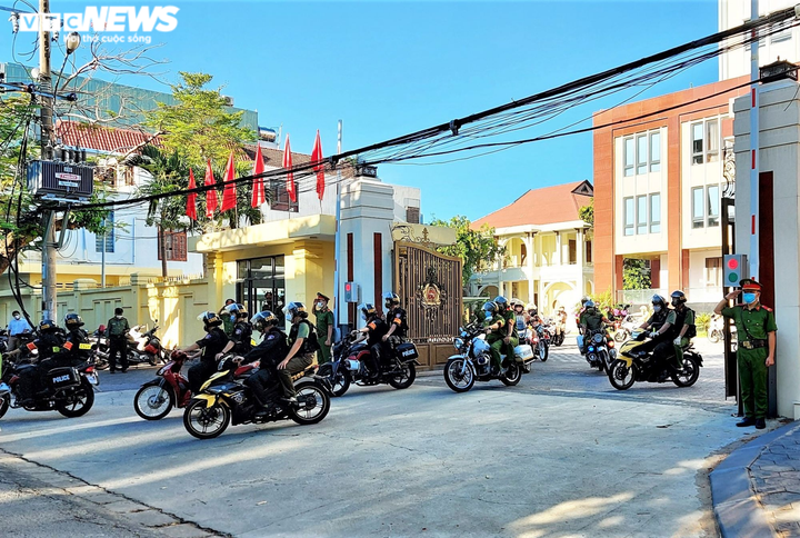 Ngày đầu thực hiện ‘nội bất xuất, ngoại bất nhập’, phố Đà Nẵng không bóng người - 2