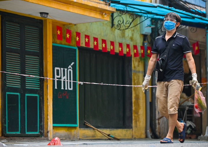 Bán hàng qua biển rao vặt ở chợ phố cổ Hà Nội - 6