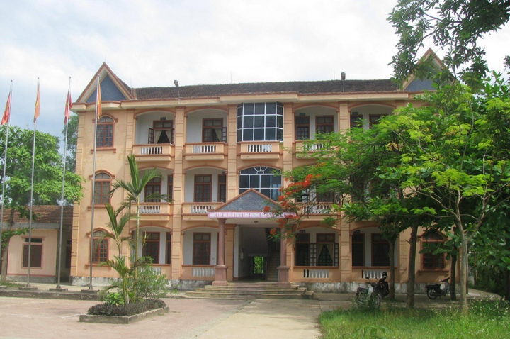 Hà Tĩnh: Ký xác nhận cho người về từ vùng dịch, 2 phó chủ tịch xã bị đình chỉ - 2