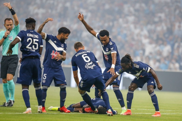 Cầu thủ Ligue 1 đột quỵ trong lúc thi đấu - 1