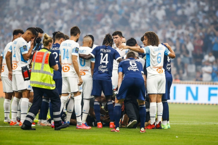 Cầu thủ Ligue 1 đột quỵ trong lúc thi đấu - 2