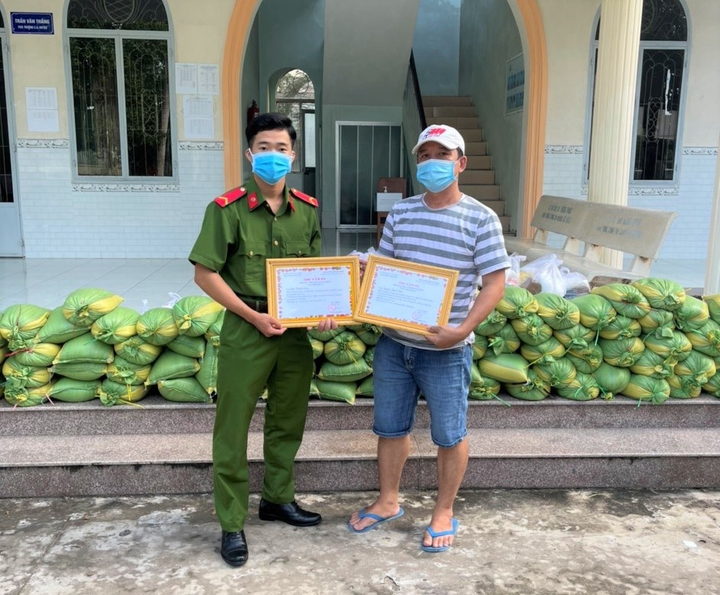 Từ thợ sửa điện đến ông chủ vườn lan nhiều người mơ ước - 4