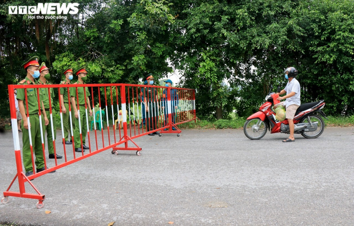 Bắc Ninh nâng cảnh báo chống dịch COVID-19 lên mức cao nhất - 3