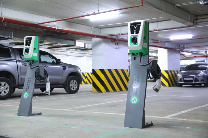 Bộ Tài chính đề xuất giảm 50% lệ phí trước bạ: Cú hích cho ngành ô tô điện Việt - 1