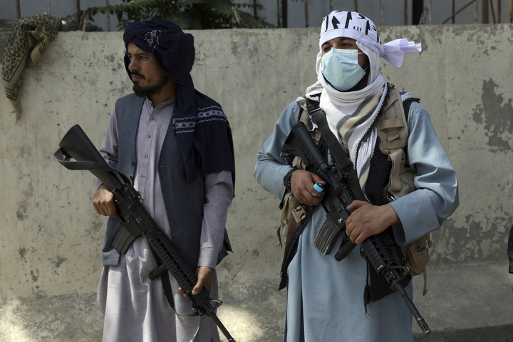 Taliban đánh thẳng vào Kabul bằng vũ khí Mỹ, Ak-47 thất sủng? - 1