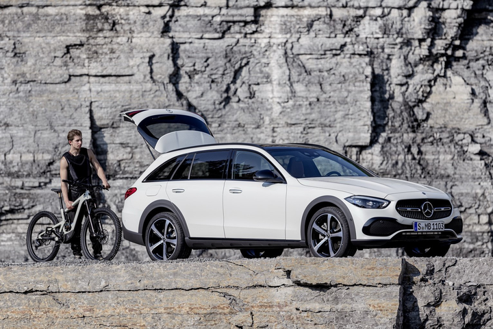 Chi tiết C-Class All-Terrain, xe gầm cao mới của Mercedes-Benz - 6