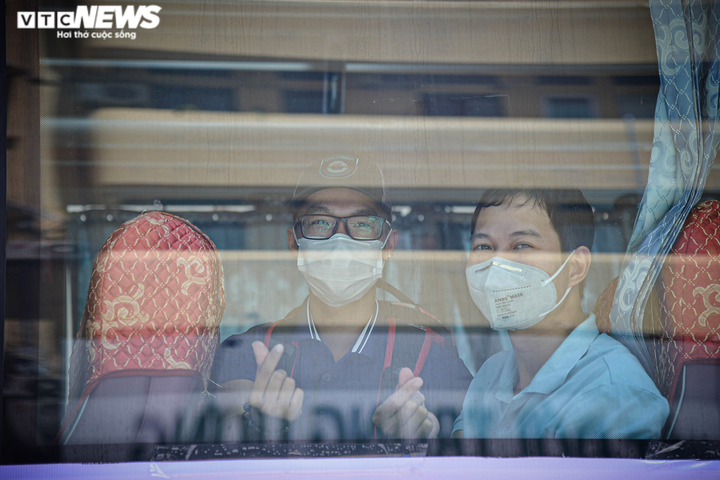 Ảnh: Gần 200 cán bộ y tế Bệnh viện Bạch Mai lên đường chi viện TP.HCM - 11