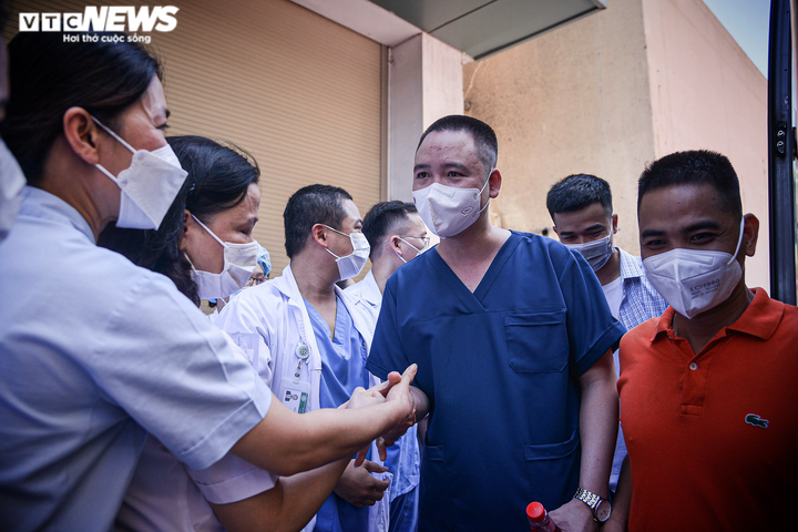 Ảnh: Gần 200 cán bộ y tế Bệnh viện Bạch Mai lên đường chi viện TP.HCM - 5