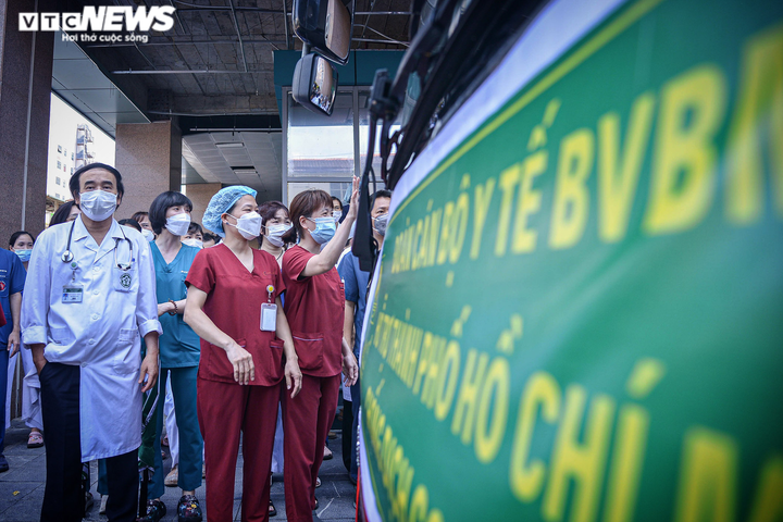 Ảnh: Gần 200 cán bộ y tế Bệnh viện Bạch Mai lên đường chi viện TP.HCM - 4