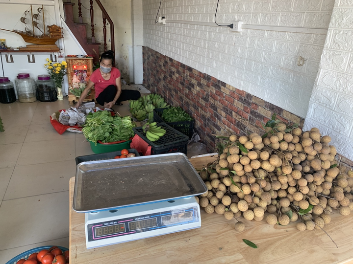 Nở rộ kiểu bán rau củ quả, thịt cá ngay trong nhà chưa từng thấy ở Hà Nội - 2