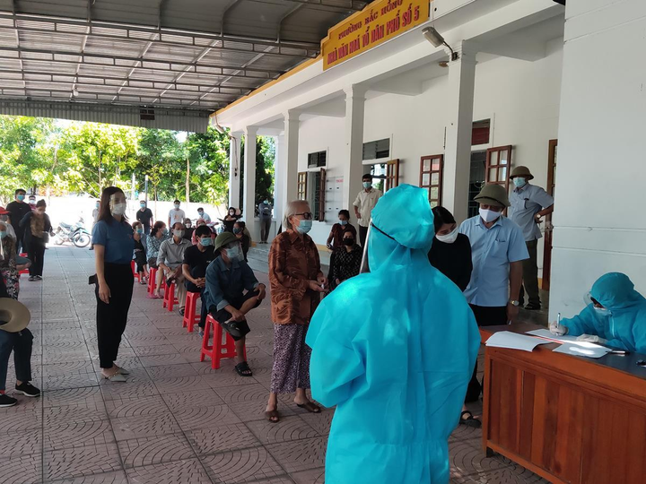 Thai phụ ở Hà Tĩnh mắc COVID-19 sau khi hoàn thành cách ly - 1