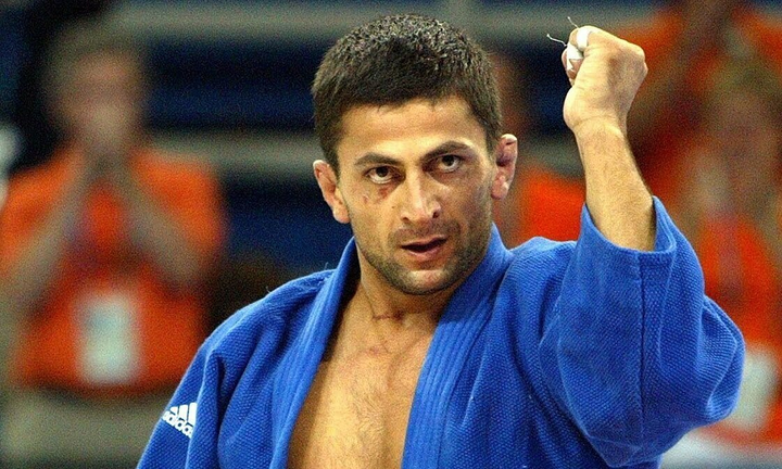 Cựu vô địch Olympic bị cáo buộc xả súng giết người - 1