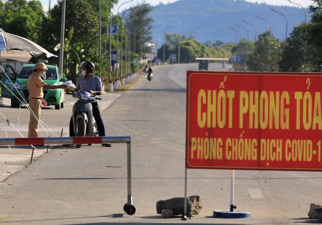 Hai sinh viên nhiễm nCoV, trường cao đẳng ở Nghệ An tìm người liên quan - 1
