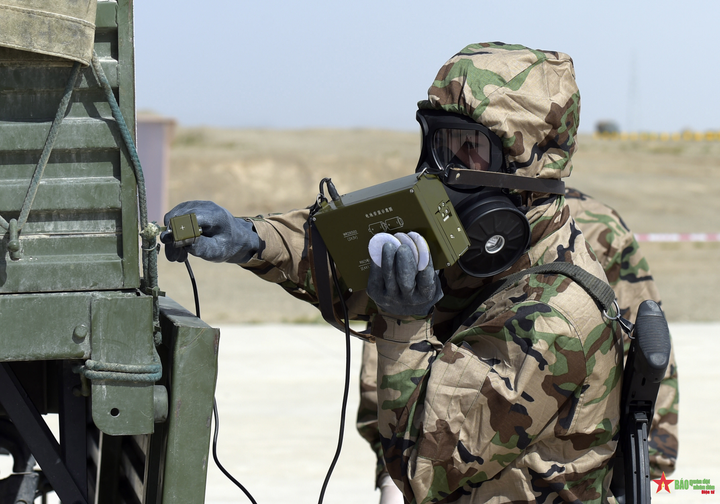 Tranh tài giữa sa mạc: Bộ đội Phòng hóa Việt Nam làm quen với vũ khí mới - 11