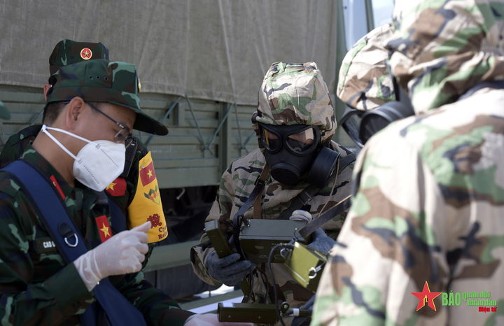 Tranh tài giữa sa mạc: Bộ đội Phòng hóa Việt Nam làm quen với vũ khí mới - 8