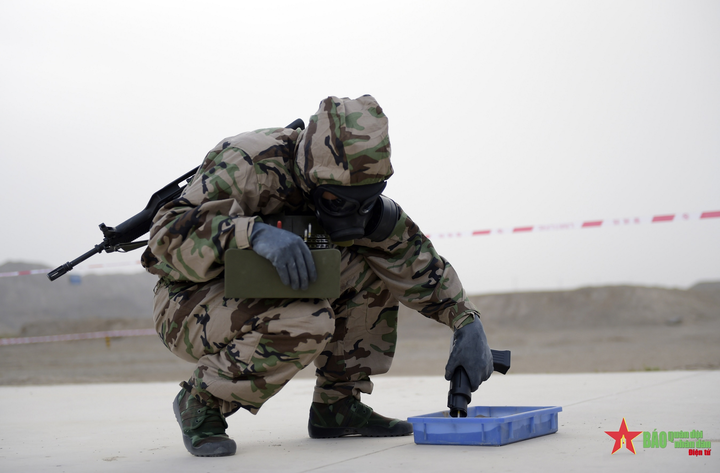 Tranh tài giữa sa mạc: Bộ đội Phòng hóa Việt Nam làm quen với vũ khí mới - 5