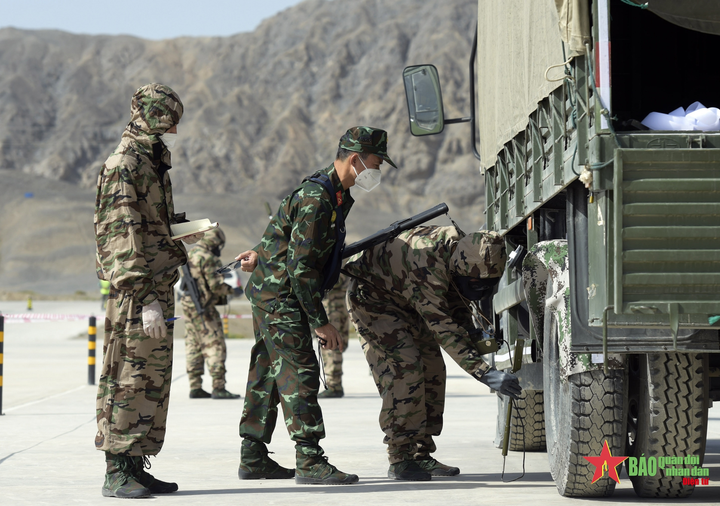 Tranh tài giữa sa mạc: Bộ đội Phòng hóa Việt Nam làm quen với vũ khí mới - 9