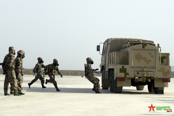 Tranh tài giữa sa mạc: Bộ đội Phòng hóa Việt Nam làm quen với vũ khí mới - 12