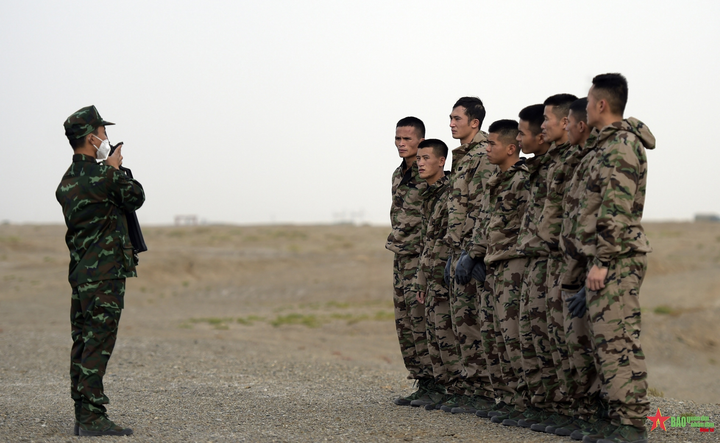 Tranh tài giữa sa mạc: Bộ đội Phòng hóa Việt Nam làm quen với vũ khí mới - 16