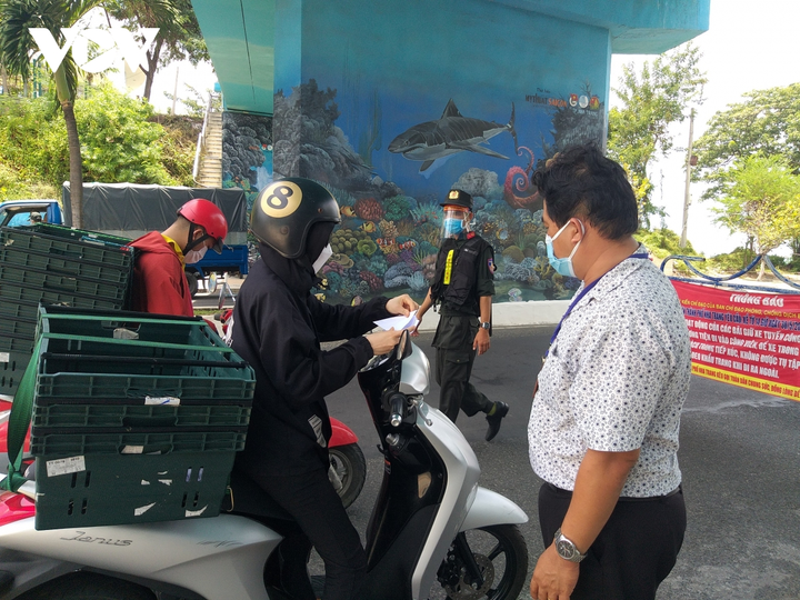 TP Nha Trang cho cư dân 'vùng xanh' được tập thể dục ngoài trời - 1