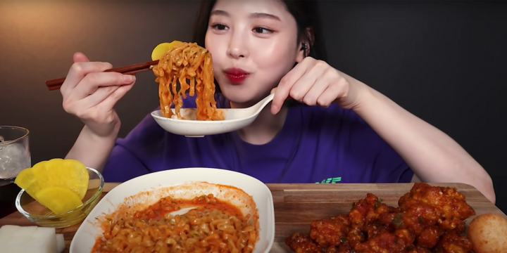 13 lý do khiến bạn luôn đói dù ở nhà cả ngày - 5
