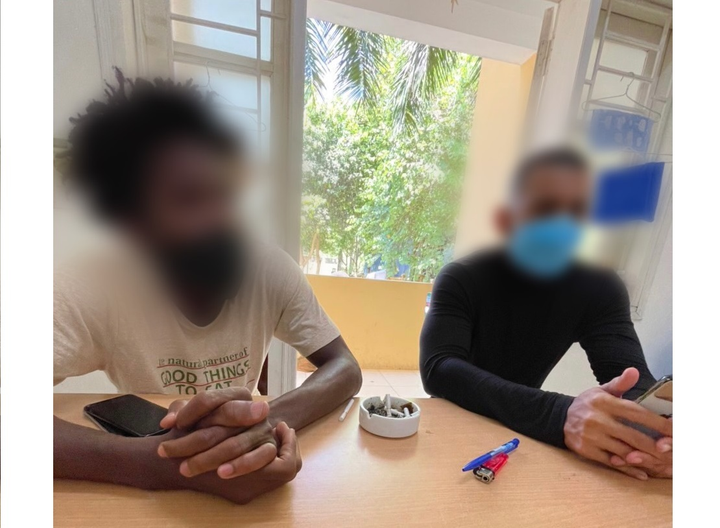 Tài xế ô tô bỏ chạy, tông bị thương cán bộ chốt kiểm dịch ở Hà Nội - 1