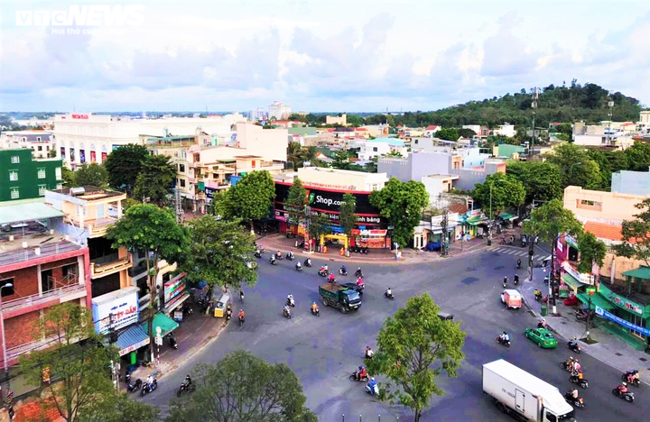 Chậm cấp sổ đỏ, Chủ tịch TP Quảng Ngãi xin lỗi người dân - 1