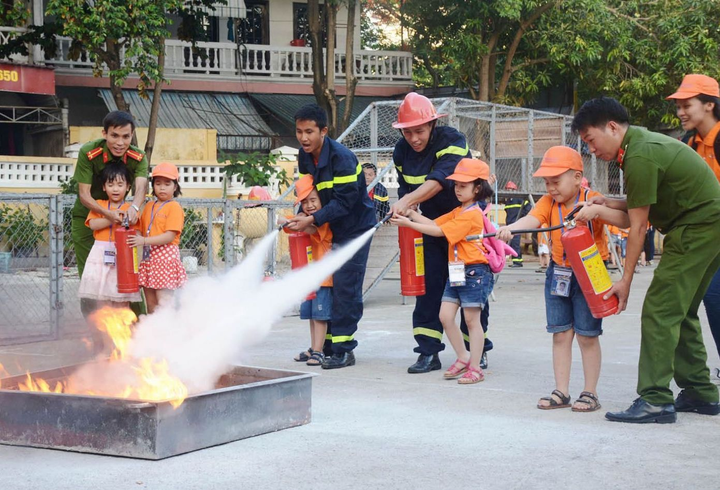 Dự kiến đưa nội dung phòng cháy chữa cháy vào dạy ở bậc phổ thông và đại học - 1
