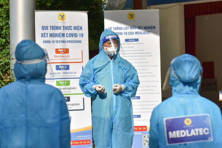 Hà Nội tổng lực lấy mẫu xét nghiệm COVID-19, nhanh chóng vét F0 cộng đồng - 1