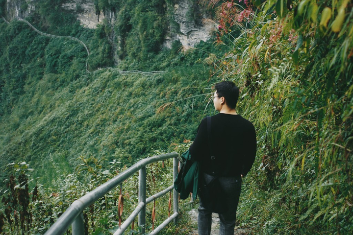 Đường chinh phục ‘Vách đá thần’ trên đỉnh núi Cô Tiên hớp hồn dân du lịch - 6