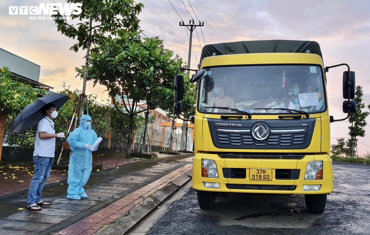 Gia Lai: Xử phạt xe sử dụng mã QR 'luồng xanh' giả chở người về từ vùng dịch - 1