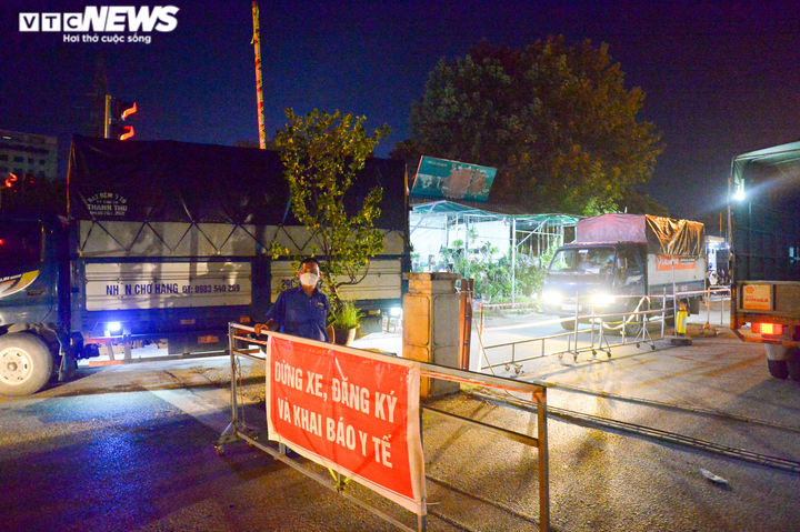 Hà Nội: Chợ đầu mối phía Nam ngày đầu tiên mở cửa trở lại sau phong toả - 2