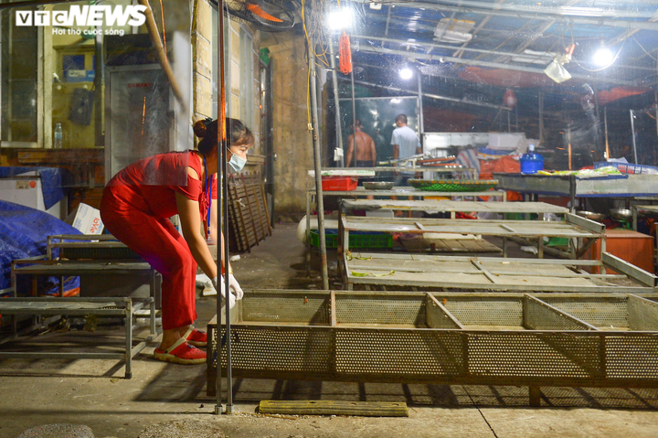 Hà Nội: Chợ đầu mối phía Nam ngày đầu tiên mở cửa trở lại sau phong toả - 10