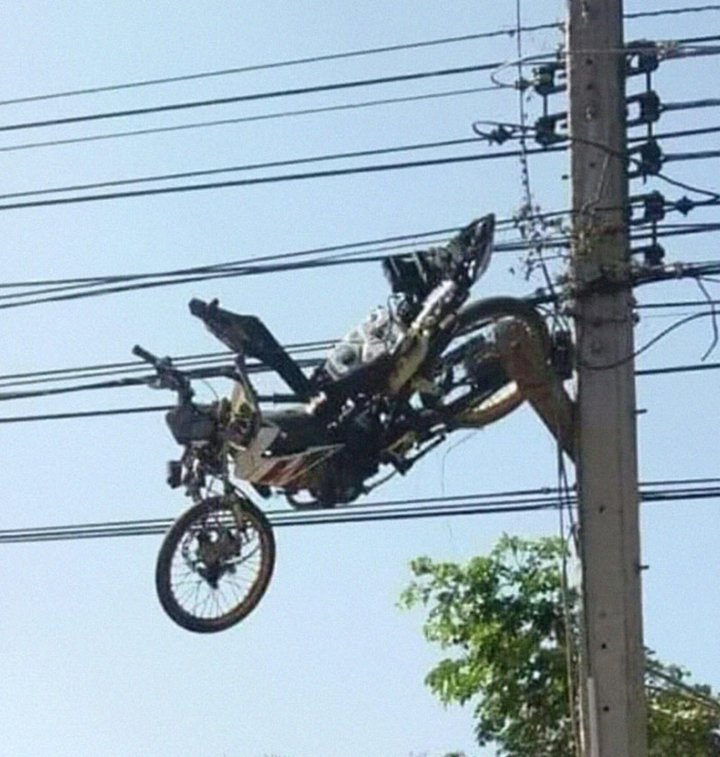 'Nể phục' trước các pha xử lý cồng kềnh của cánh tài xế trên khắp thế giới - 10