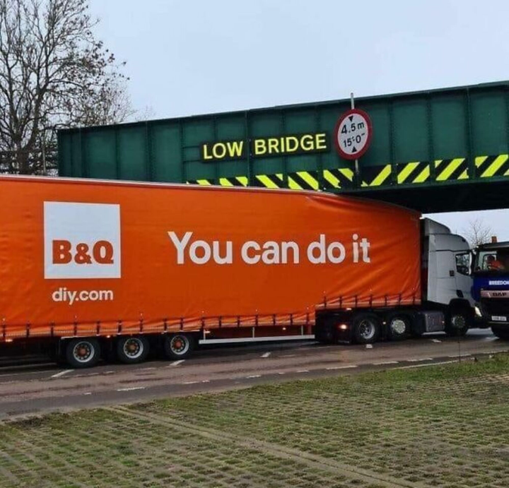 'Nể phục' trước các pha xử lý cồng kềnh của cánh tài xế trên khắp thế giới - 6