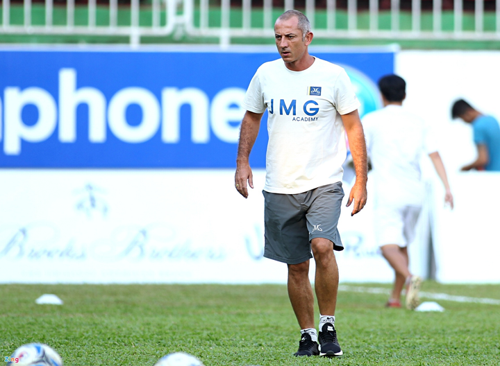 HLV Graechen chia tay HAGL - 1