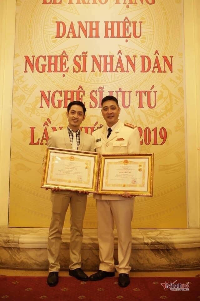 Ông Tấn 'Hương vị tình thân' hạnh phúc bên vợ đẹp kém 7 tuổi và 3 con - 3