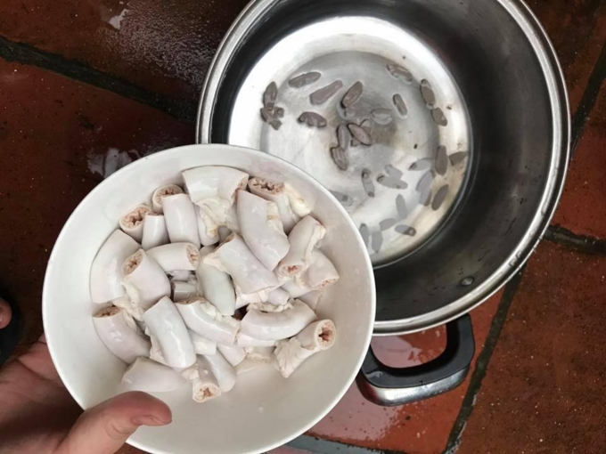 Tá hỏa phát hiện 'con kỳ quái' trong lòng lợn, cô gái bỗng bị dân mạng mỉa mai - 3