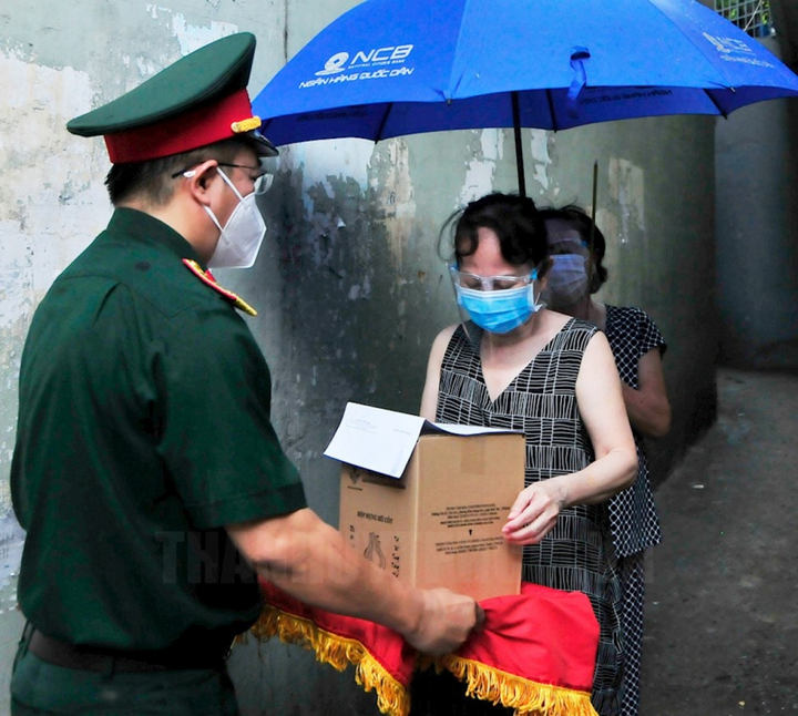 Quân đội căng mình trên khắp các mặt trận phòng chống dịch COVID-19 - 7