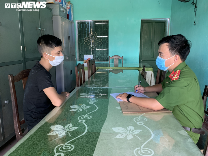 Nam thanh niên xông vào chùa để tìm chỗ sử dụng cỏ Mỹ - 1