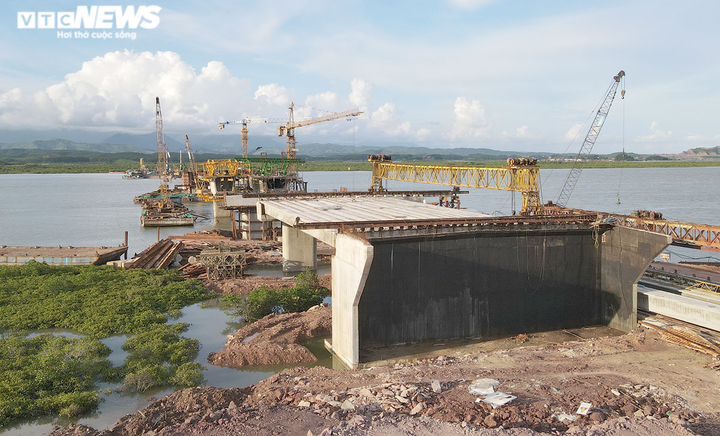 Cận cảnh đại công trường thi công cao tốc Vân Đồn - Móng Cái - 9