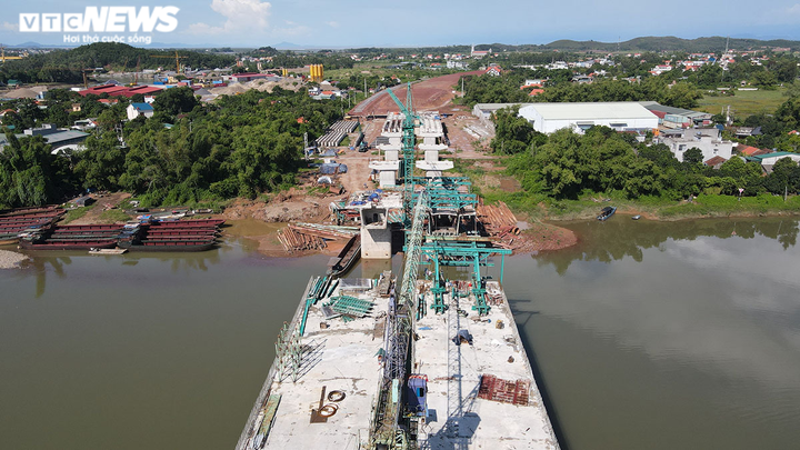 Cận cảnh đại công trường thi công cao tốc Vân Đồn - Móng Cái - 14