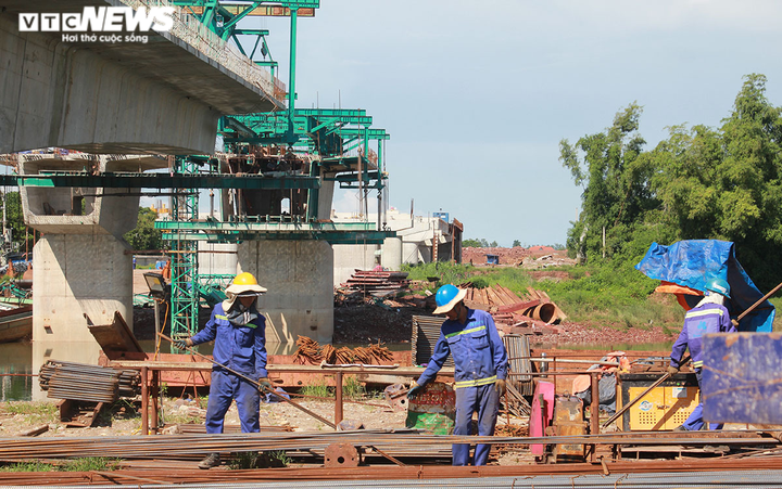 Cận cảnh đại công trường thi công cao tốc Vân Đồn - Móng Cái - 17