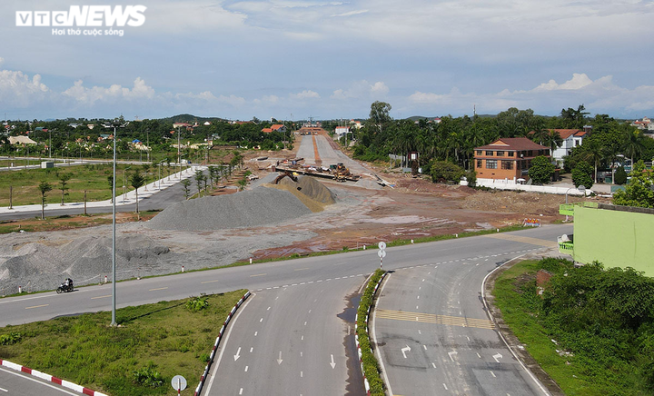 Cận cảnh đại công trường thi công cao tốc Vân Đồn - Móng Cái - 20