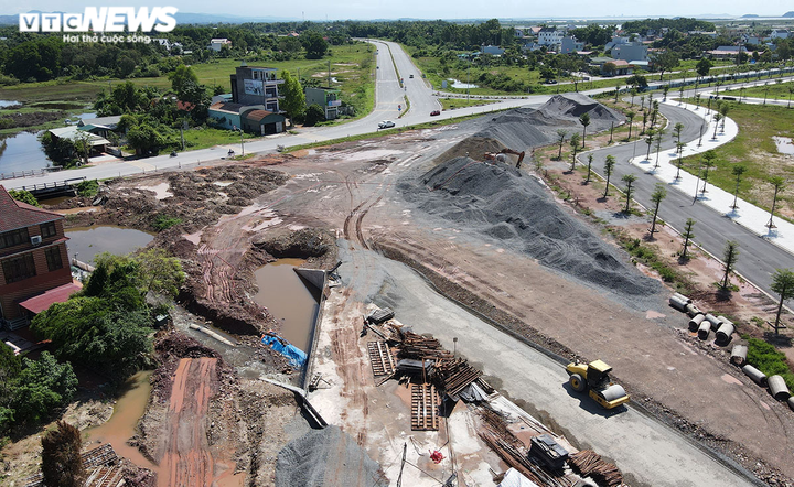 Cận cảnh đại công trường thi công cao tốc Vân Đồn - Móng Cái - 22