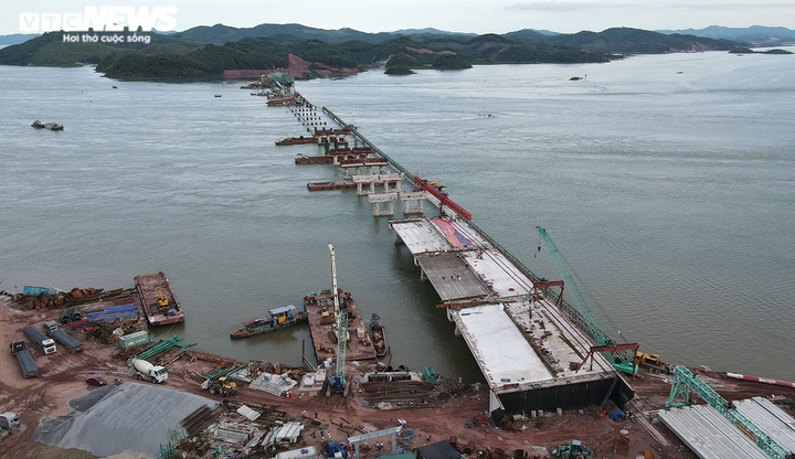 Cận cảnh đại công trường thi công cao tốc Vân Đồn - Móng Cái - 6