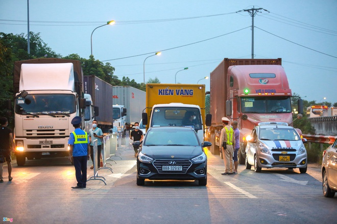 Hà Nội yêu cầu người dân khai báo di chuyển nội địa tại 67 chốt kiểm dịch - 1