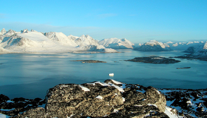 Lần đầu tiên có mưa trên đỉnh dải băng Greenland - 1